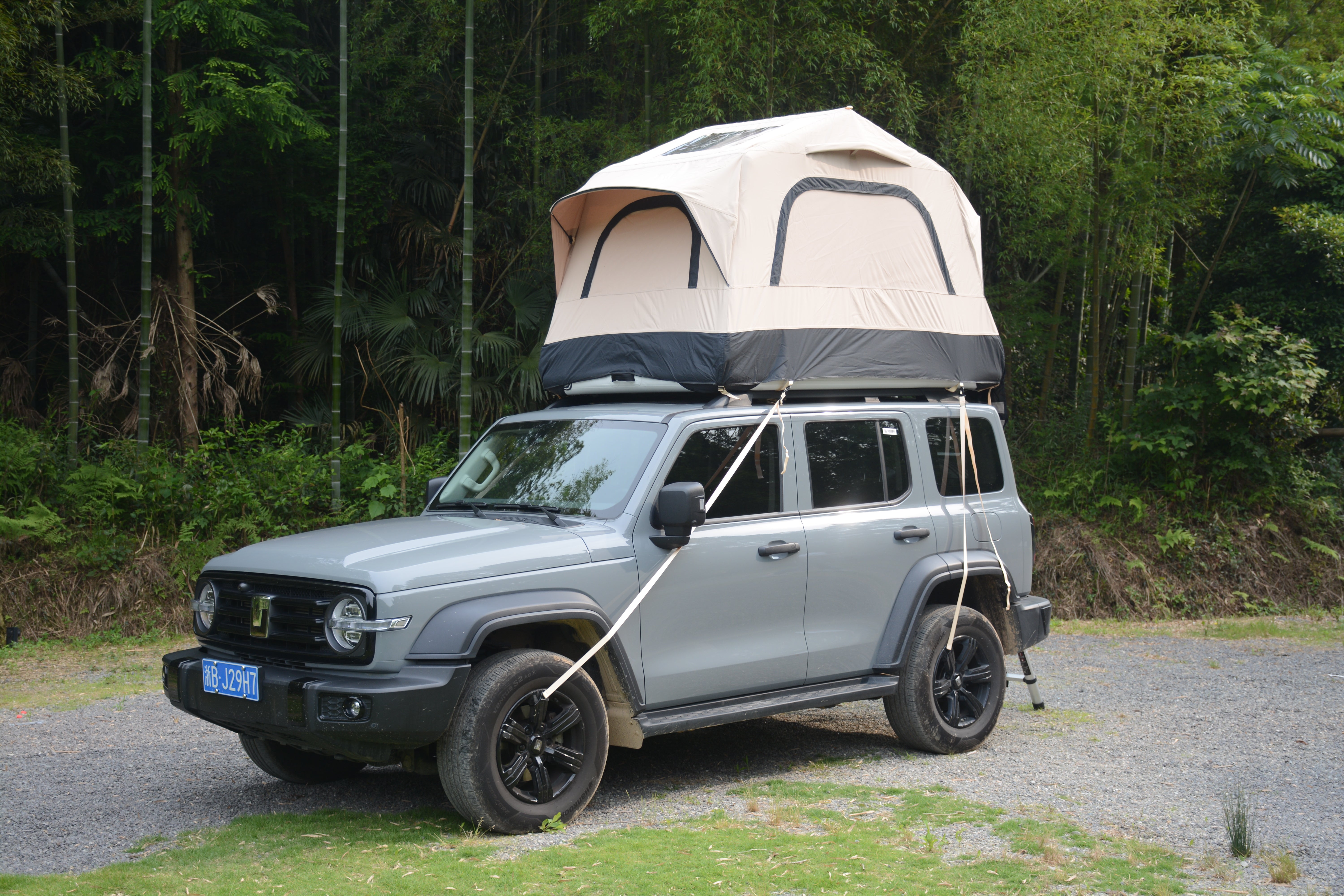 Inflatable SUV Roof Top Tent 2 Person Easy Setup